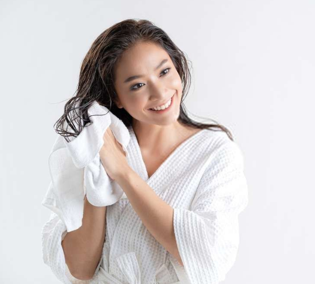 Khăn nén du lịch mua ở đâu? món đồ không thể thiếu trong túi xách du lịch 3 Khăn nén du lịch dùng để lau khô người. Ảnh: nguồn trên mạng