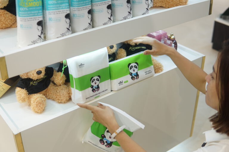 Khách Hàng Đổ Xô Mua Khăn Mặt Nén Du Lịch Beyaki Nhân Khai Trương Beauty World! 2 Bông tẩy trang Beyaki với chương trình mua 2 tặng 1, đây thực sự là một đợt “tắm dưỡng” da hời ( Nguồn ảnh: Internet )